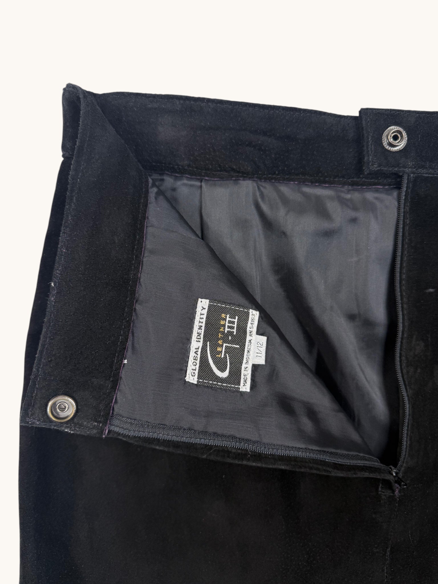 90s Global Identity Black Suede Skirt - 12