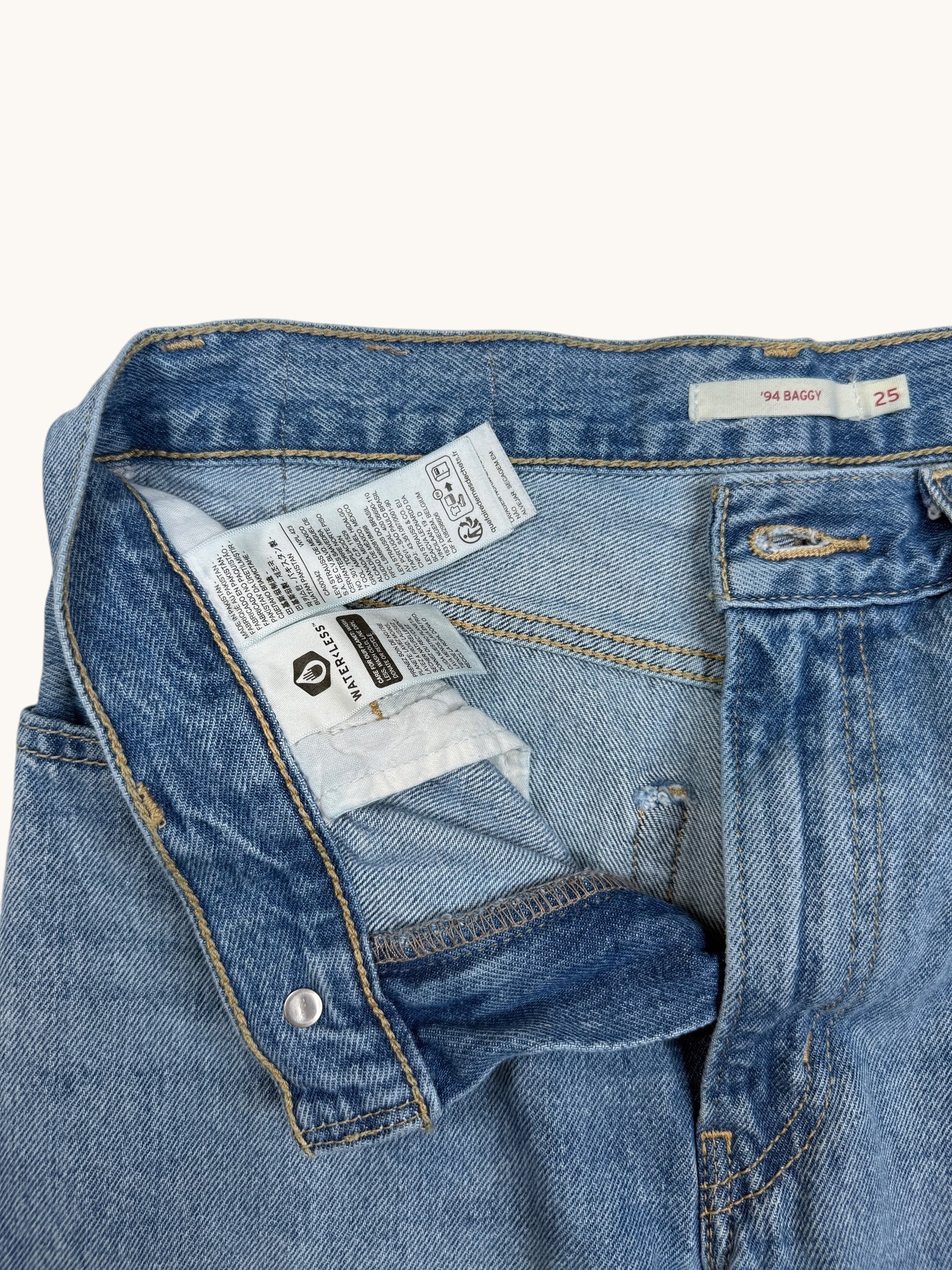 Levi's Baggy Jeans - 25