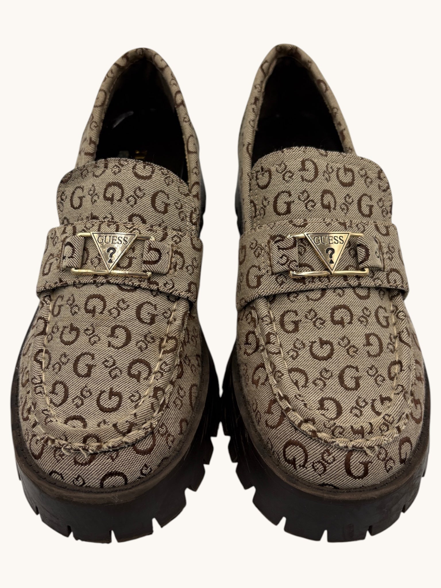 00s Guess Beige Loafers - 7.5 M