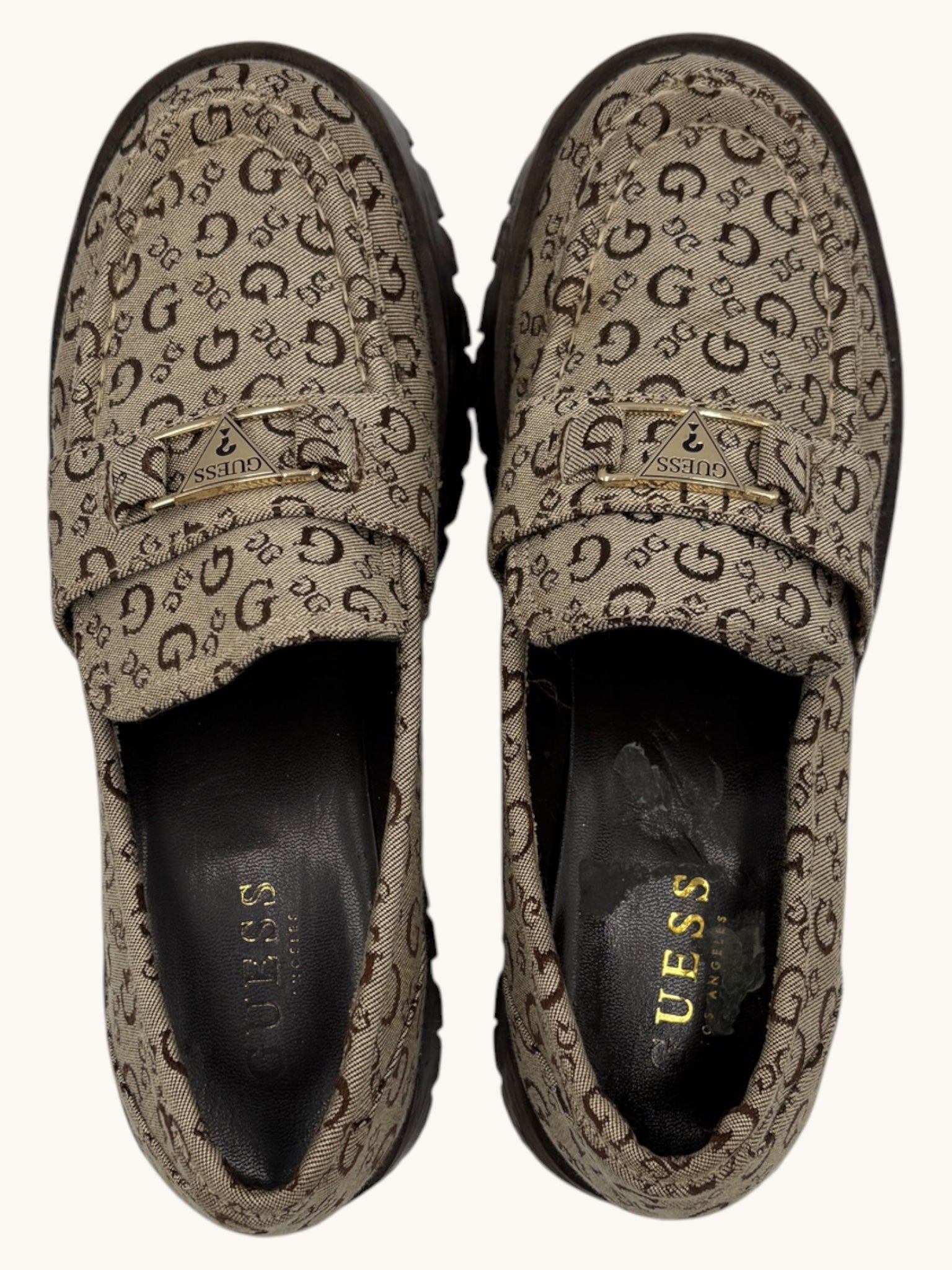 00s Guess Beige Loafers - 7.5 M