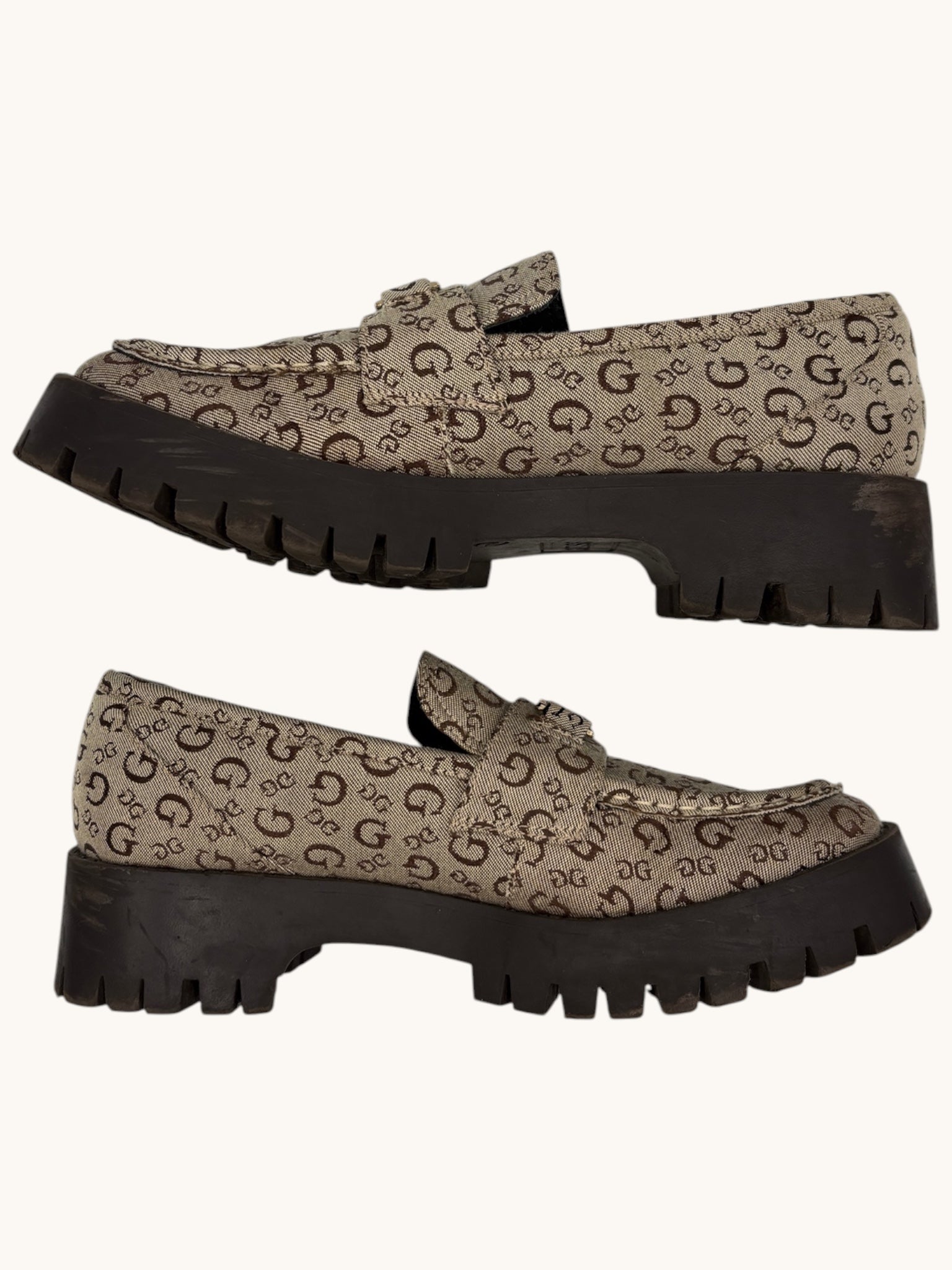 00s Guess Beige Loafers - 7.5 M