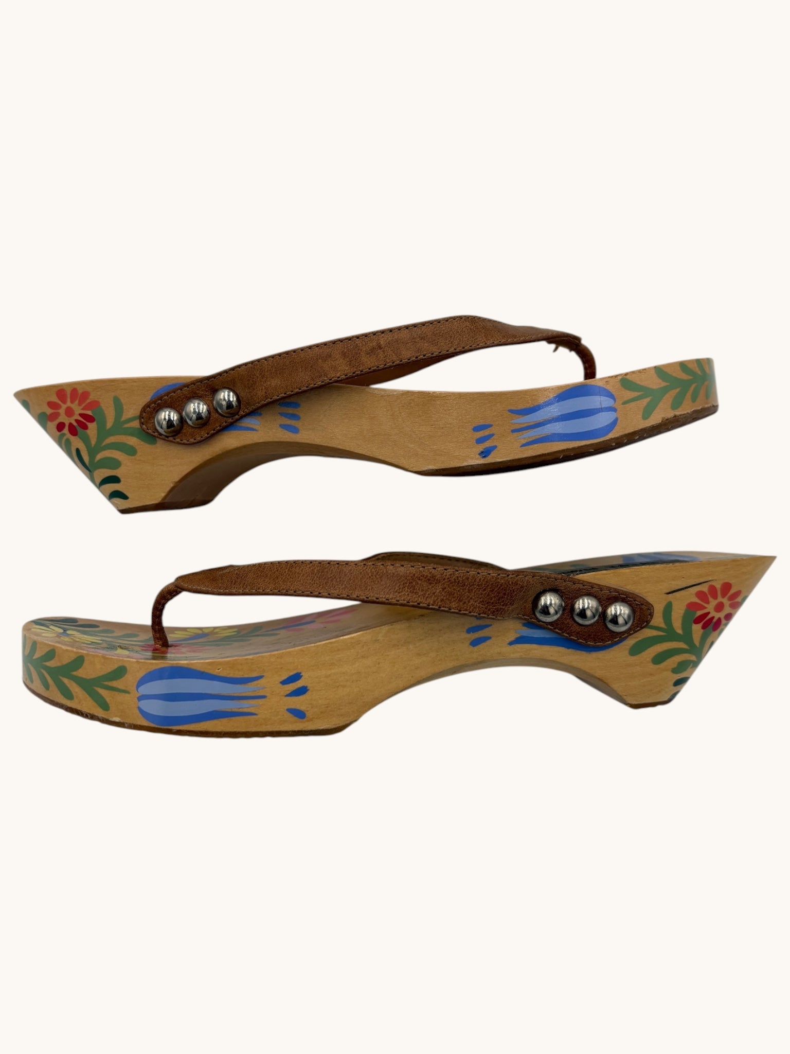 00s Steve Madden Beige Floral Wedge Sandals - 5.5 W