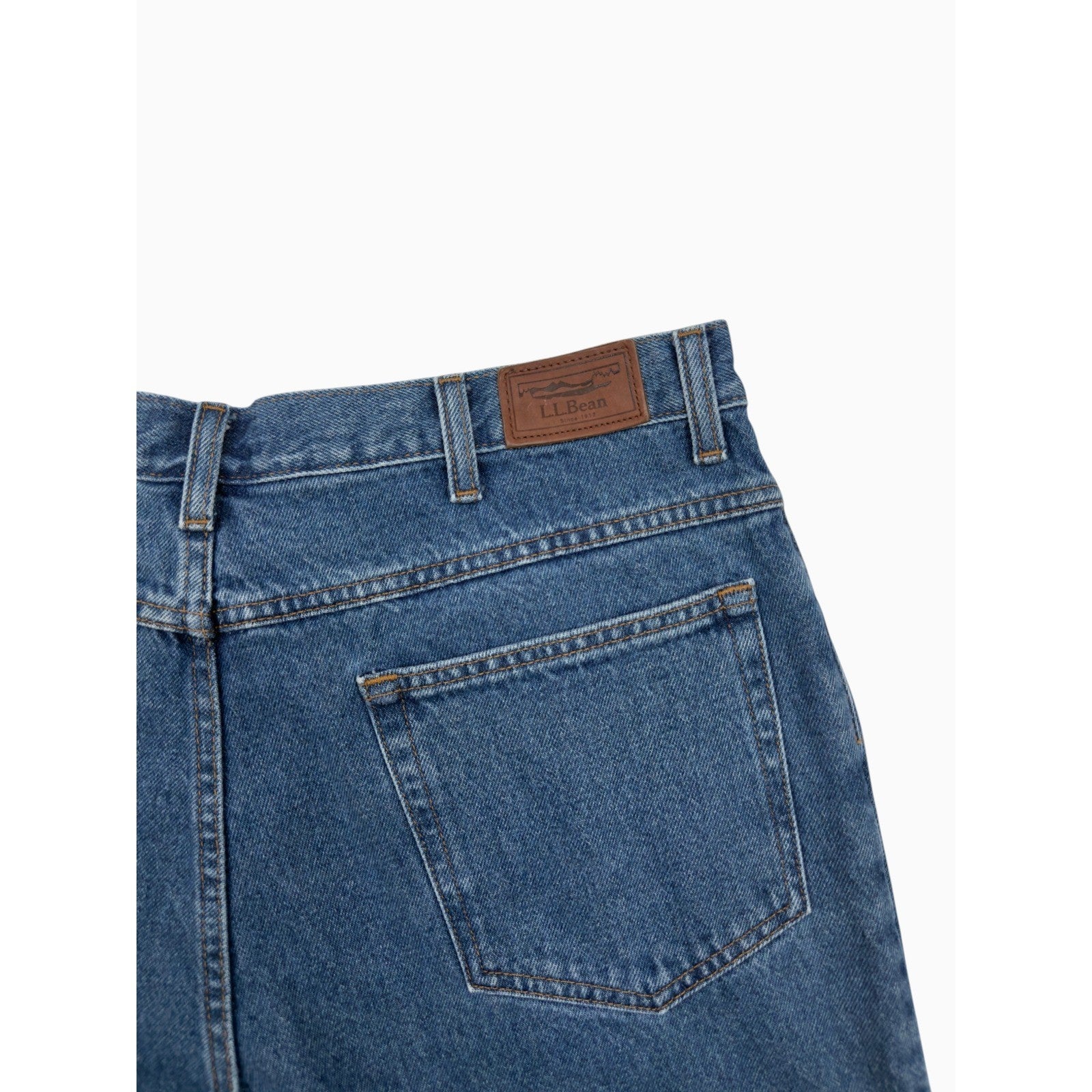 L.L. Bean Natural Fit Jeans Mens 32x29 Blue Medium Wash Straight Leg Denim Pants