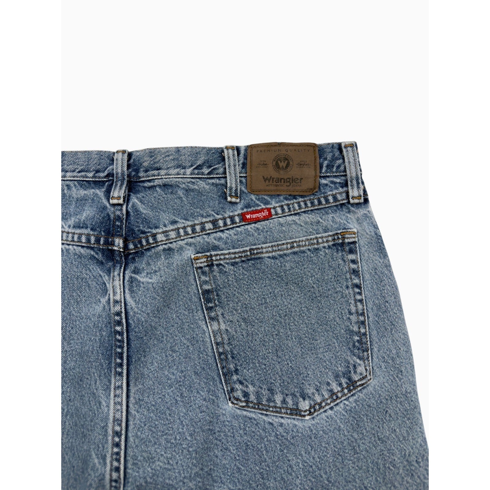 Wrangler Authentic Jeans Mens 38x32 Blue Straight Leg Denim 96501DS Medium Wash
