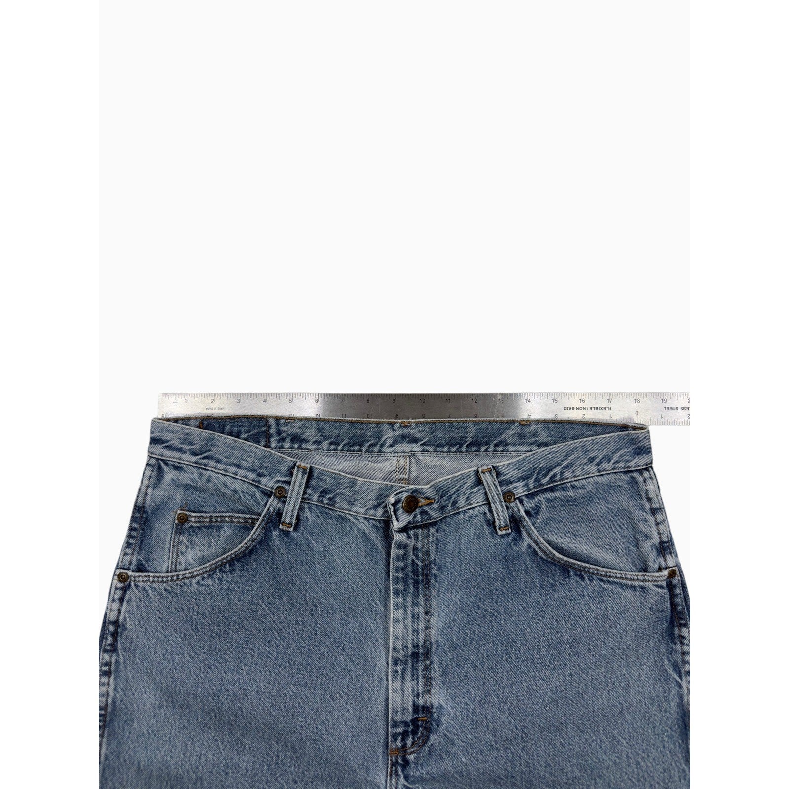 Wrangler Authentic Jeans Mens 38x32 Blue Straight Leg Denim 96501DS Medium Wash