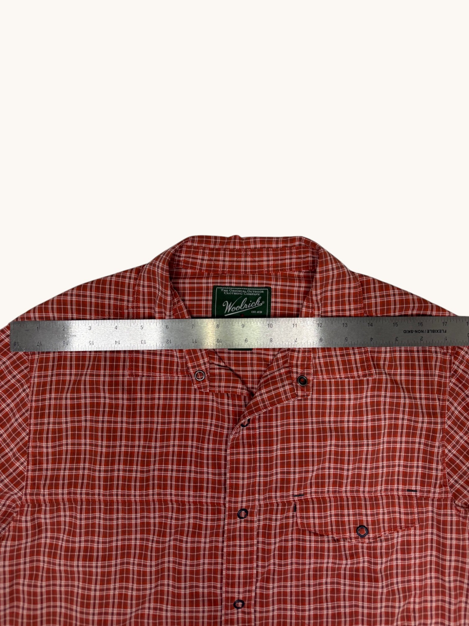 90s Woolrich Salmon Plaid Short Sleeve Button Up - L