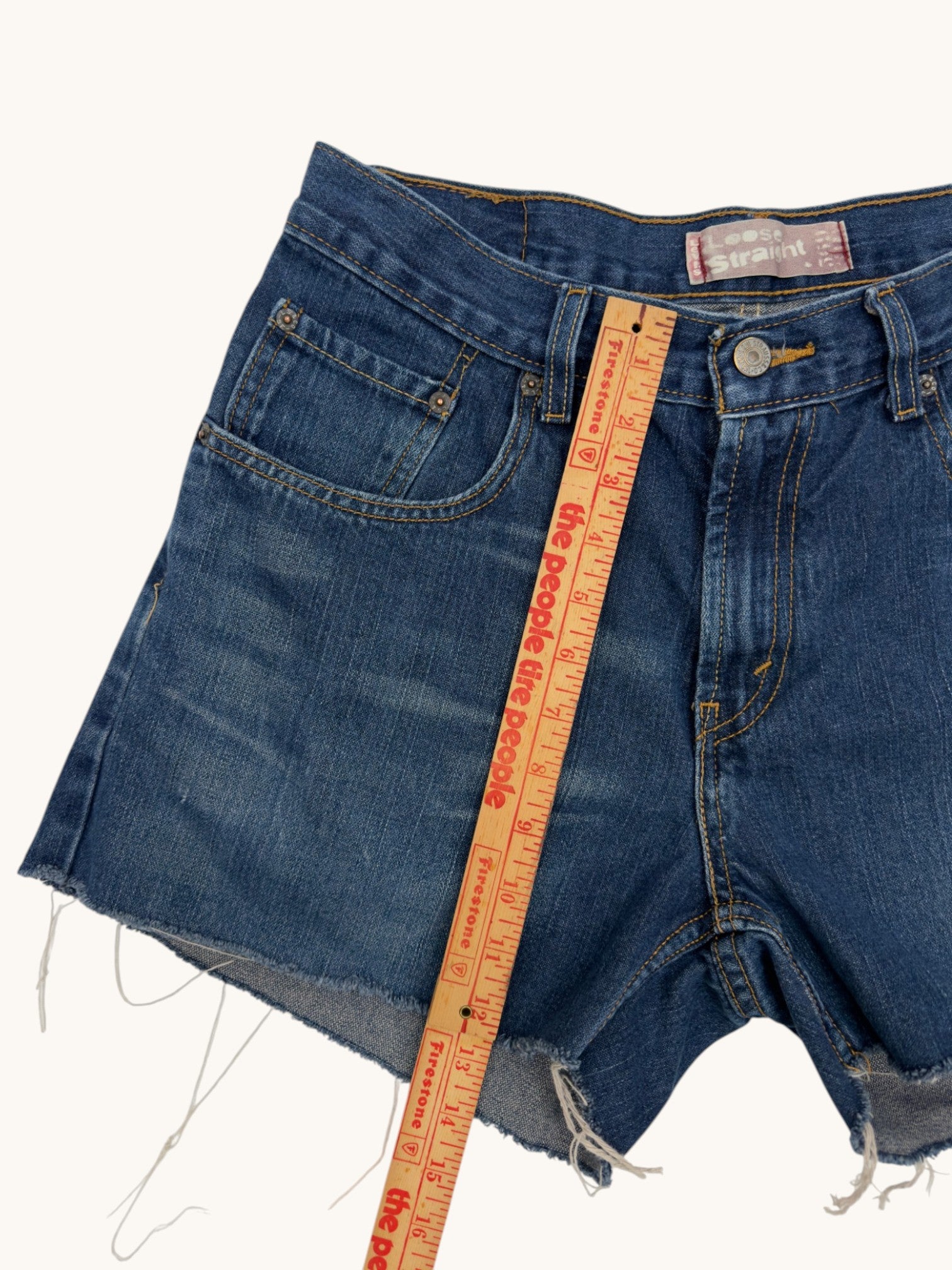 00s Levi's 559 Loose Straight Cutoffs - 32