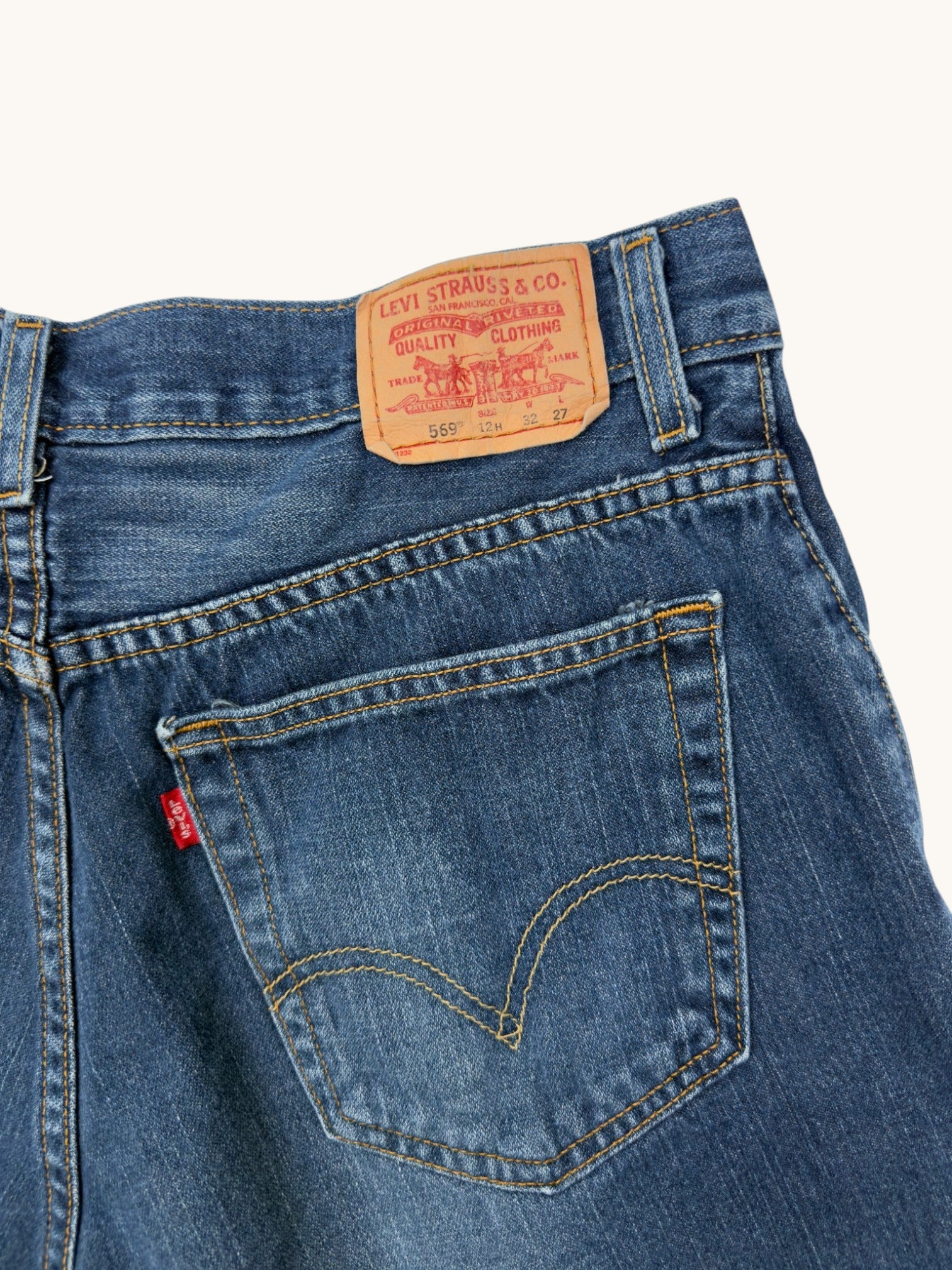 00s Levi's 559 Loose Straight Cutoffs - 32