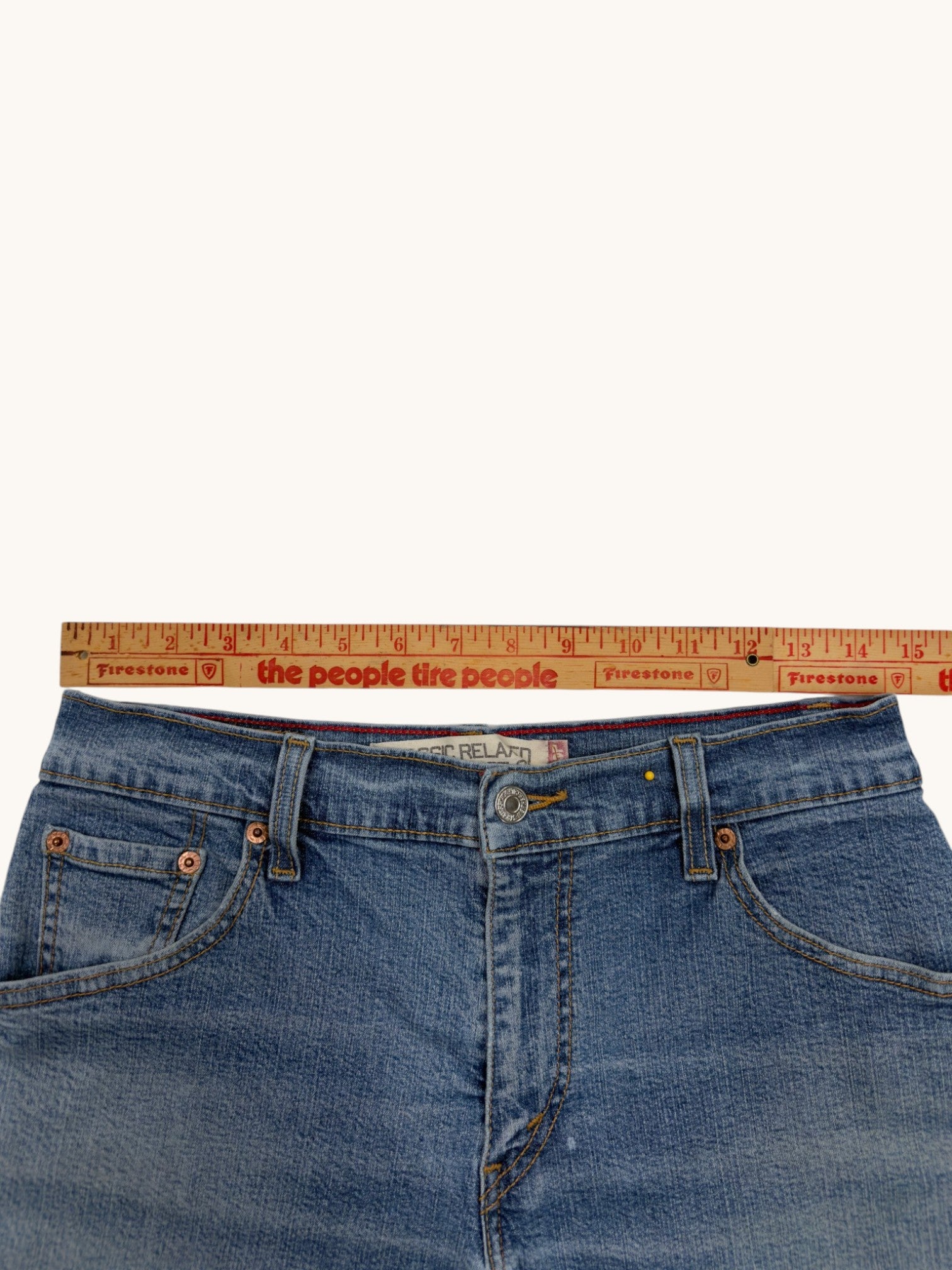 00s Levi's 550 Relaxed Bootcut Cutoffs - 10