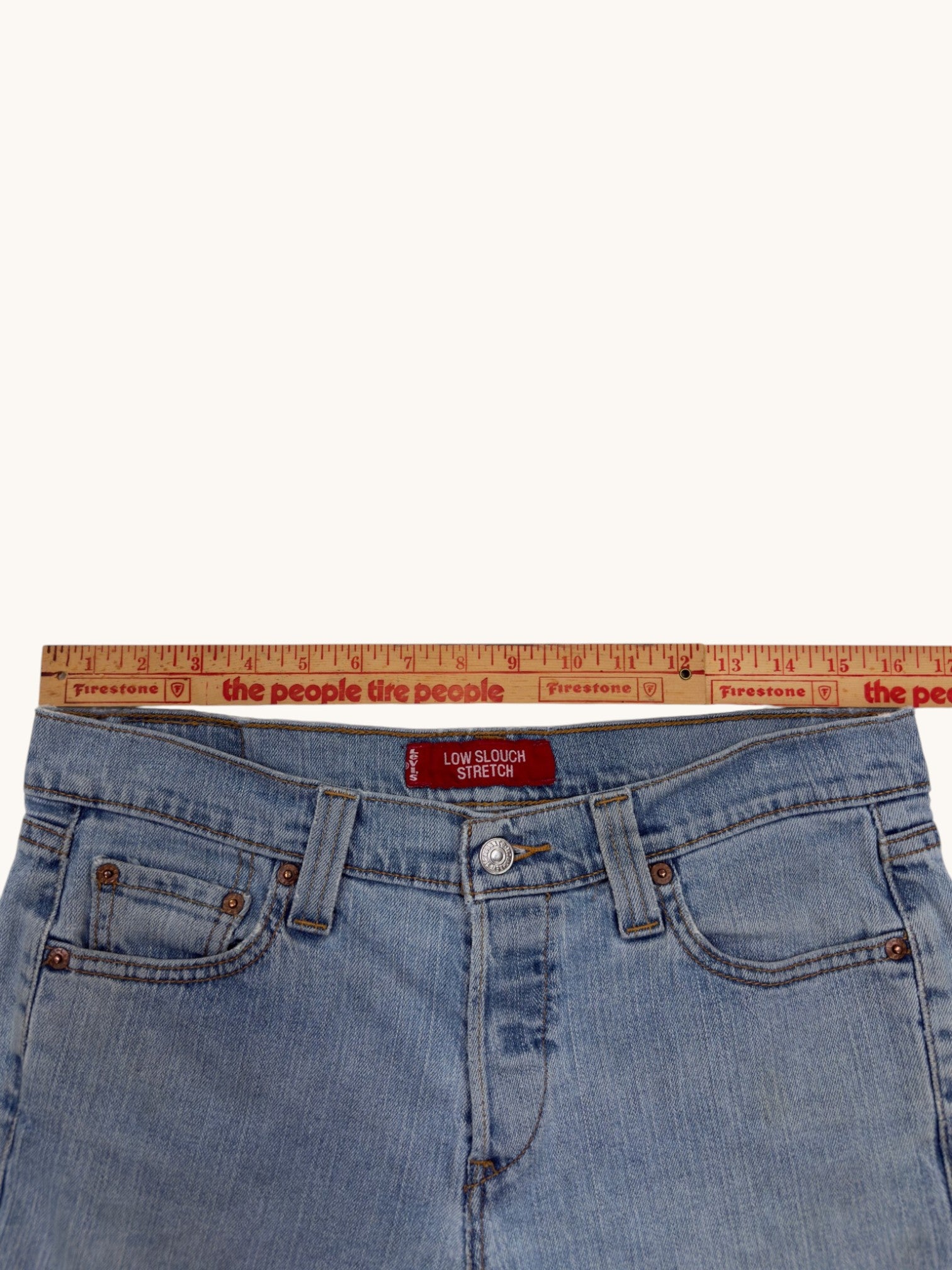 00s Levi's 515 Low Slouch Stretch Cutoffs - 9