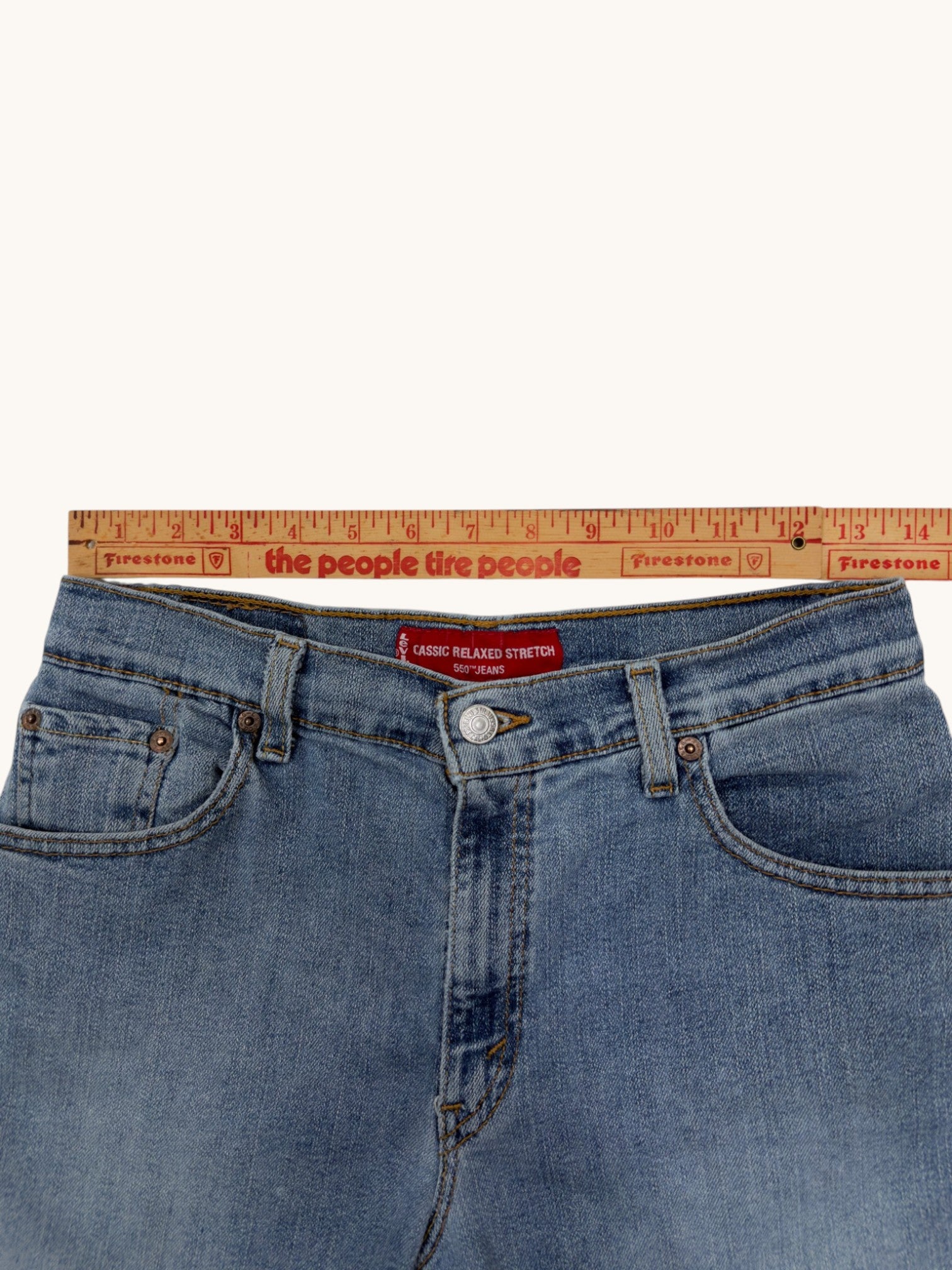 00s Levi's 550 Classic Relaxed Stretch Cutoffs - 8