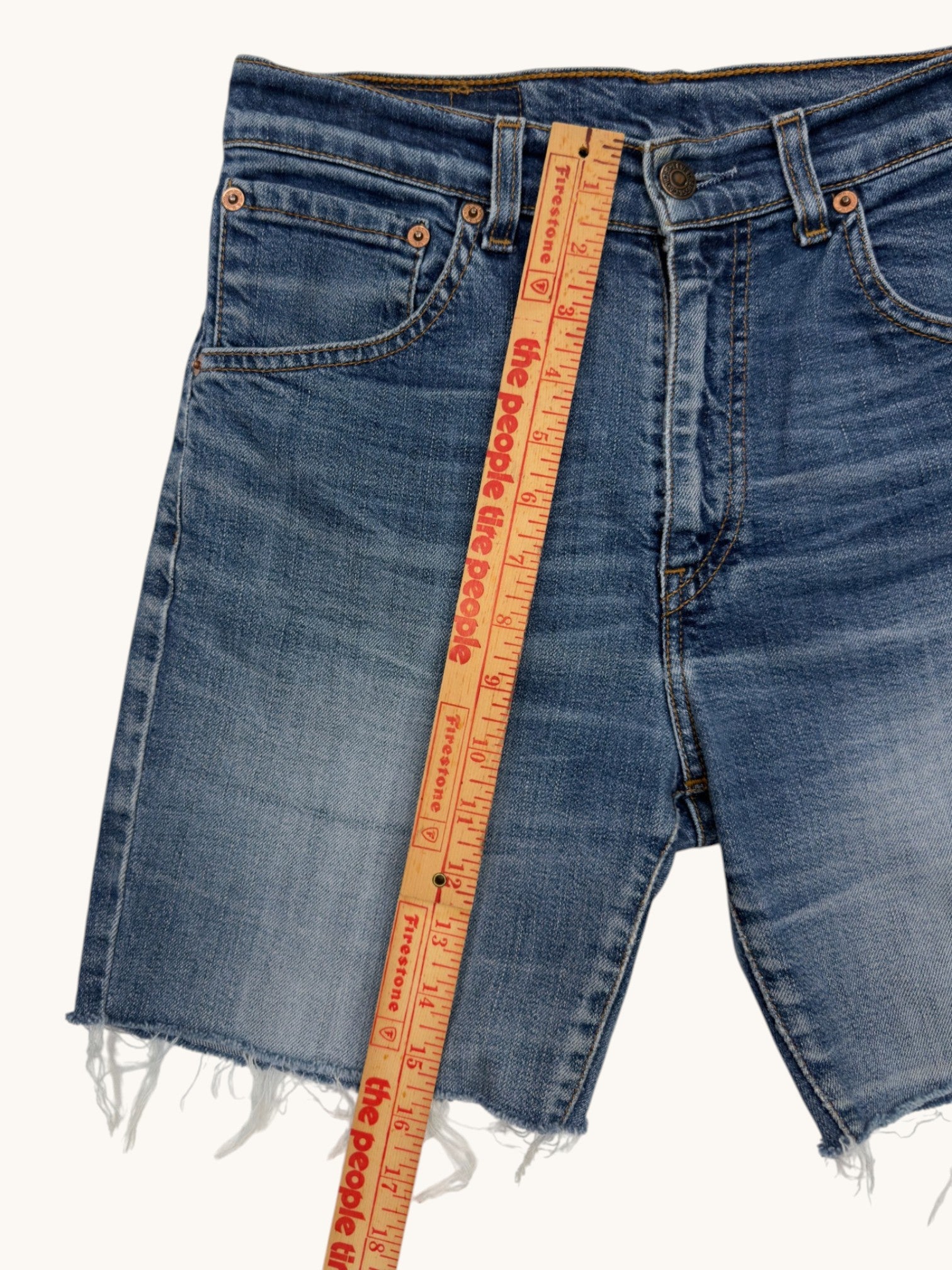 00s Levi's 525 Cutoffs - 30