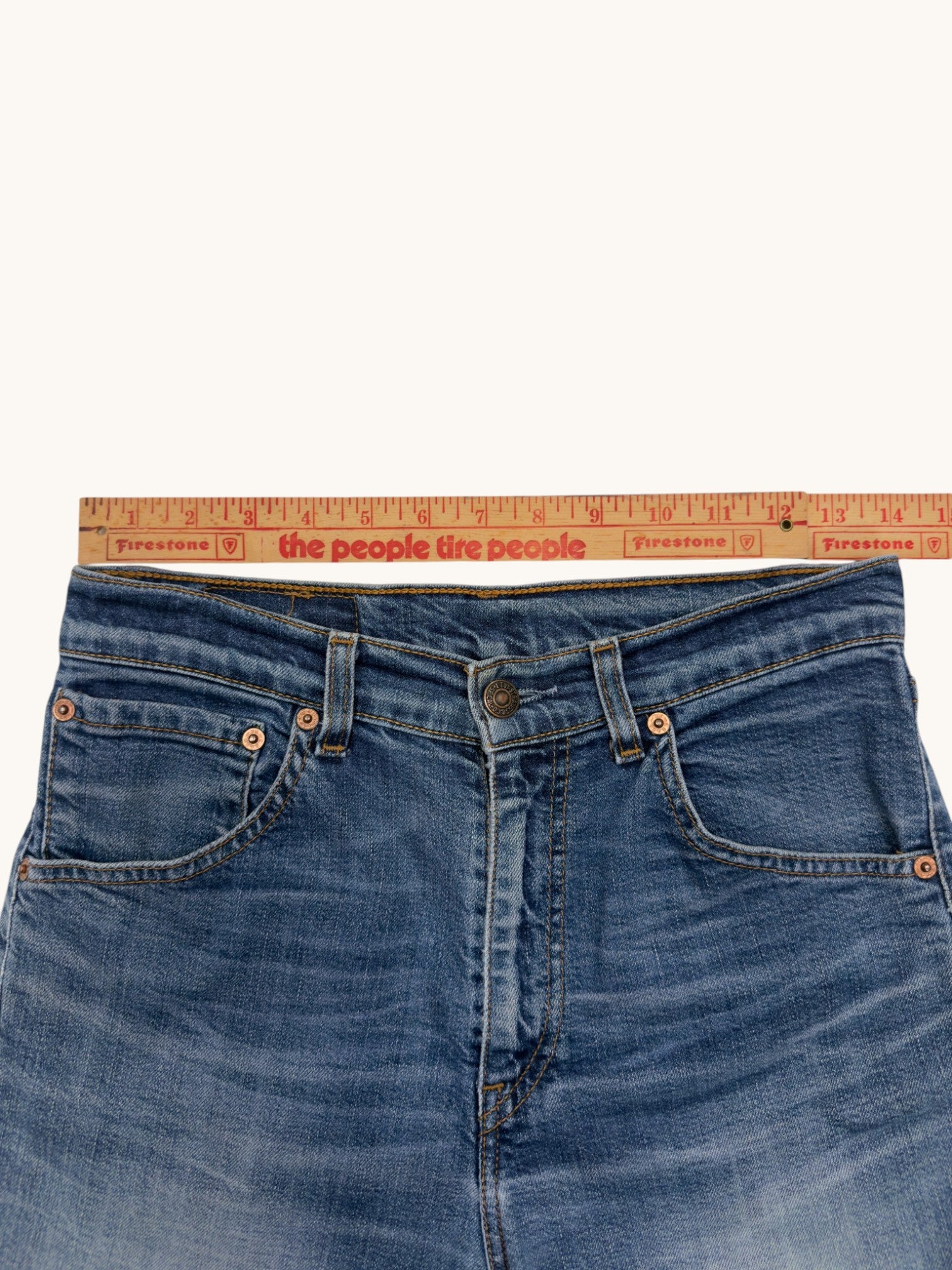 00s Levi's 525 Cutoffs - 30