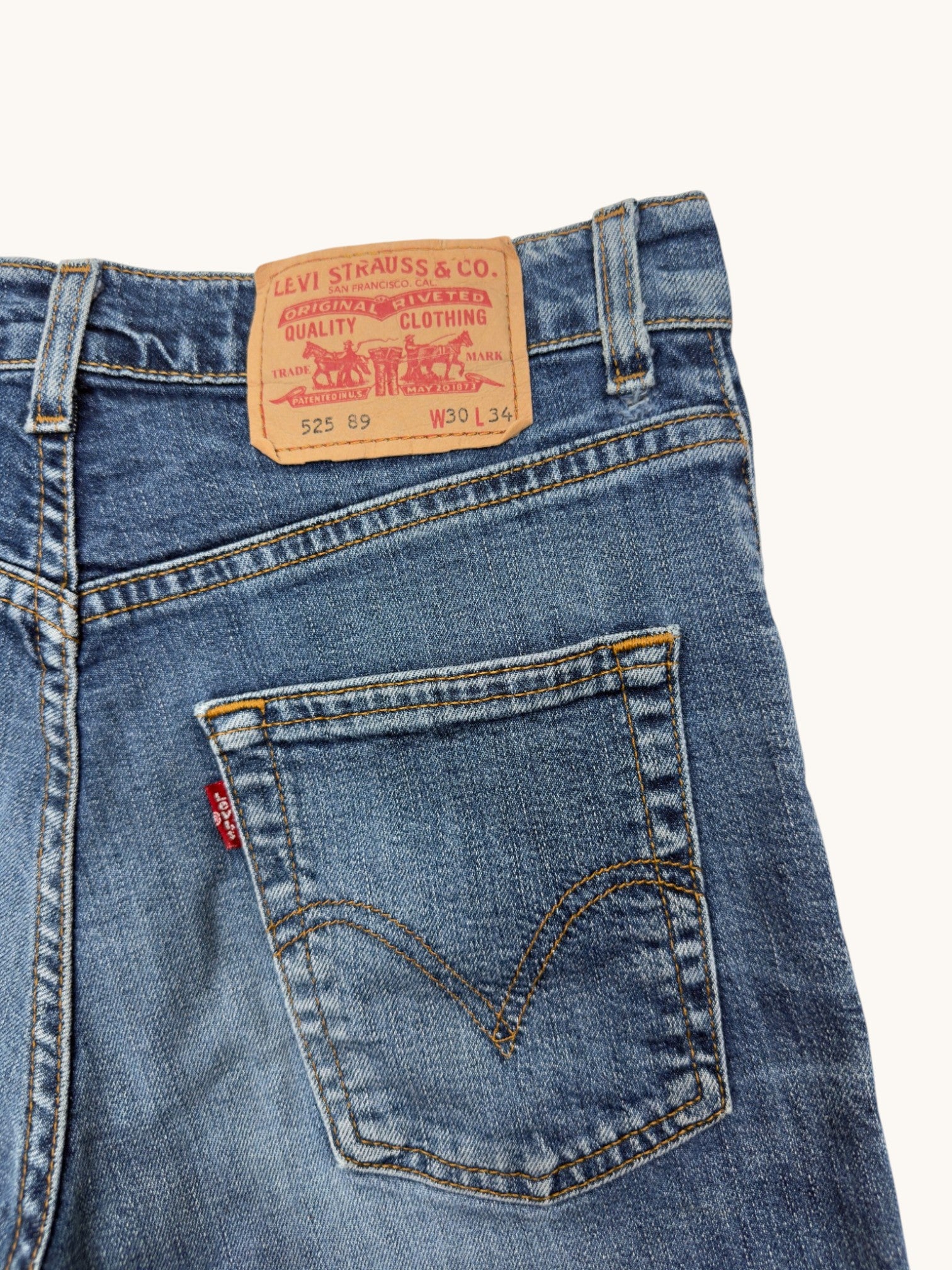 00s Levi's 525 Cutoffs - 30