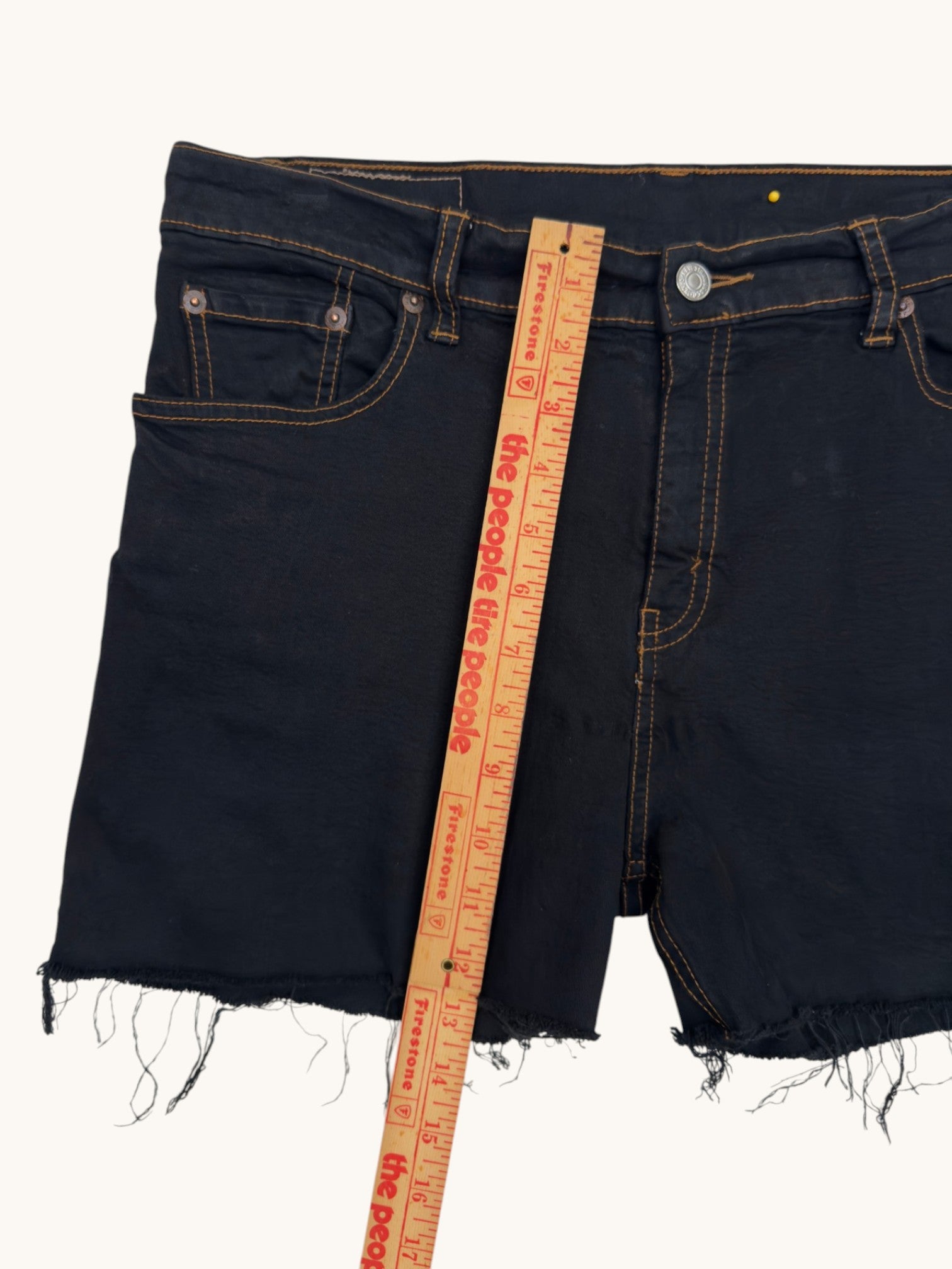 00s Levi's Black Cutoffs - 14