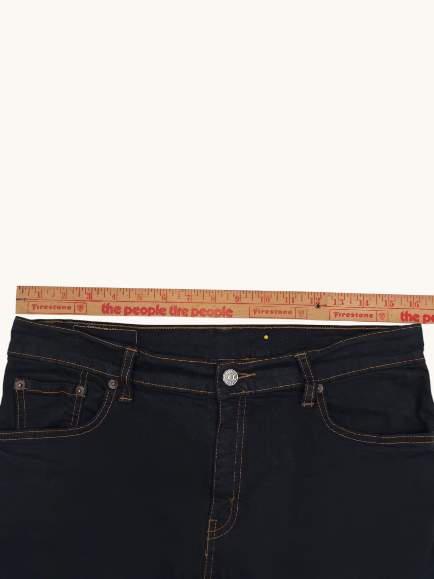 00s Levi's Black Cutoffs - 14