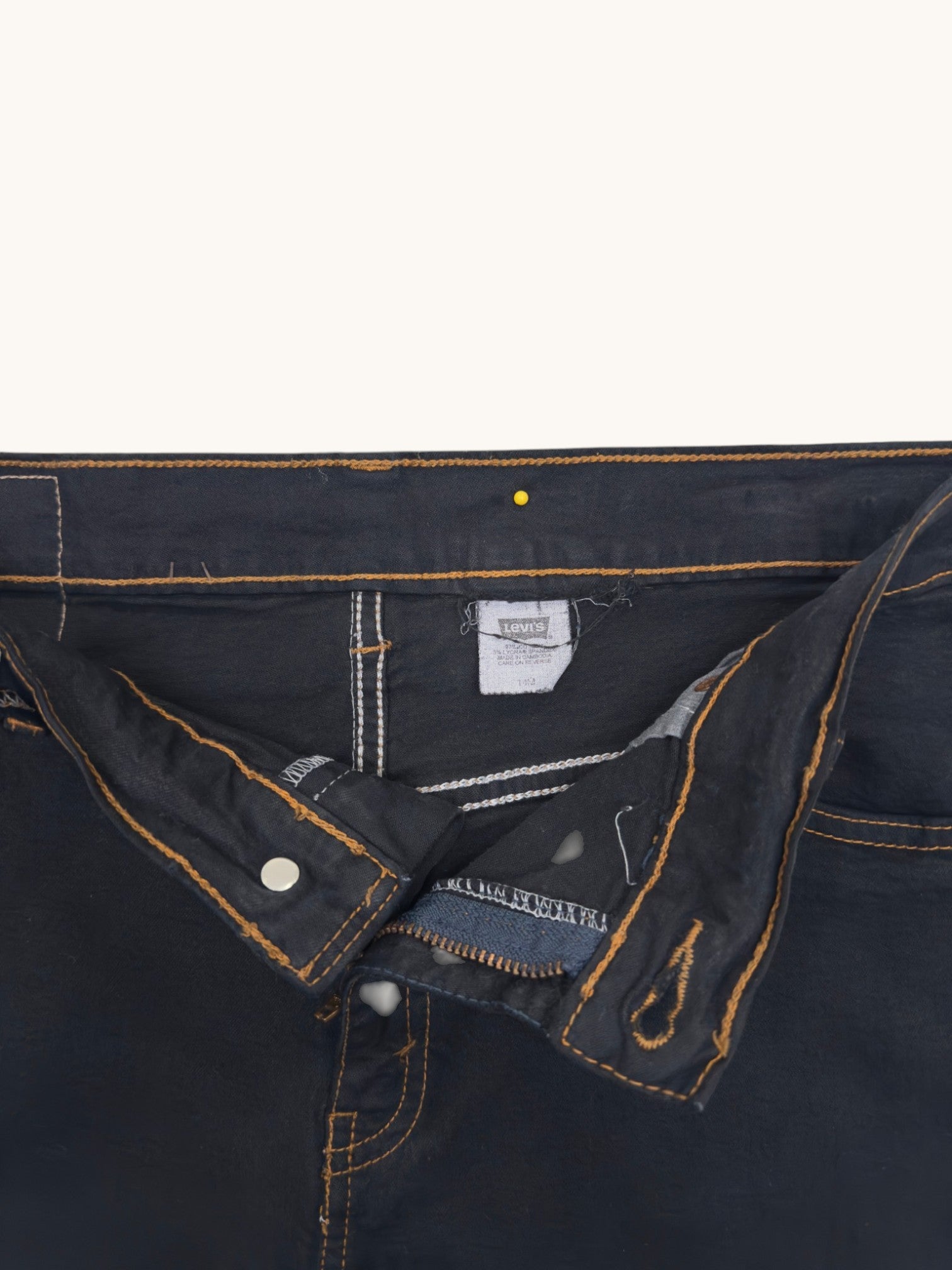 00s Levi's Black Cutoffs - 14