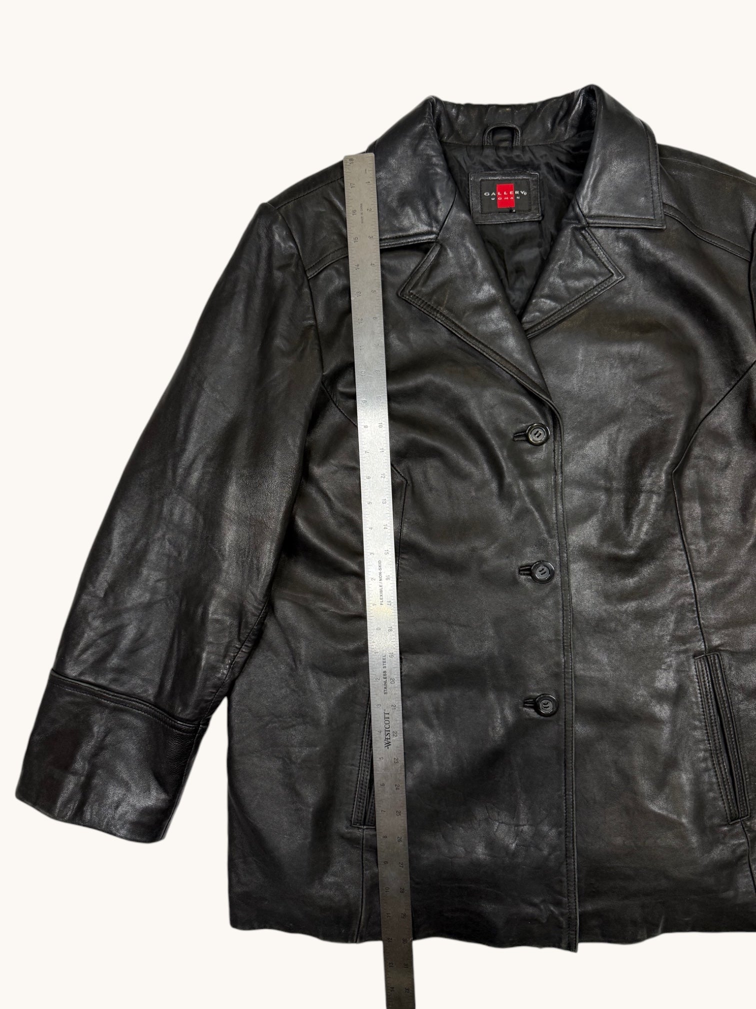 00s Gallery Woman Black Leather Jacket