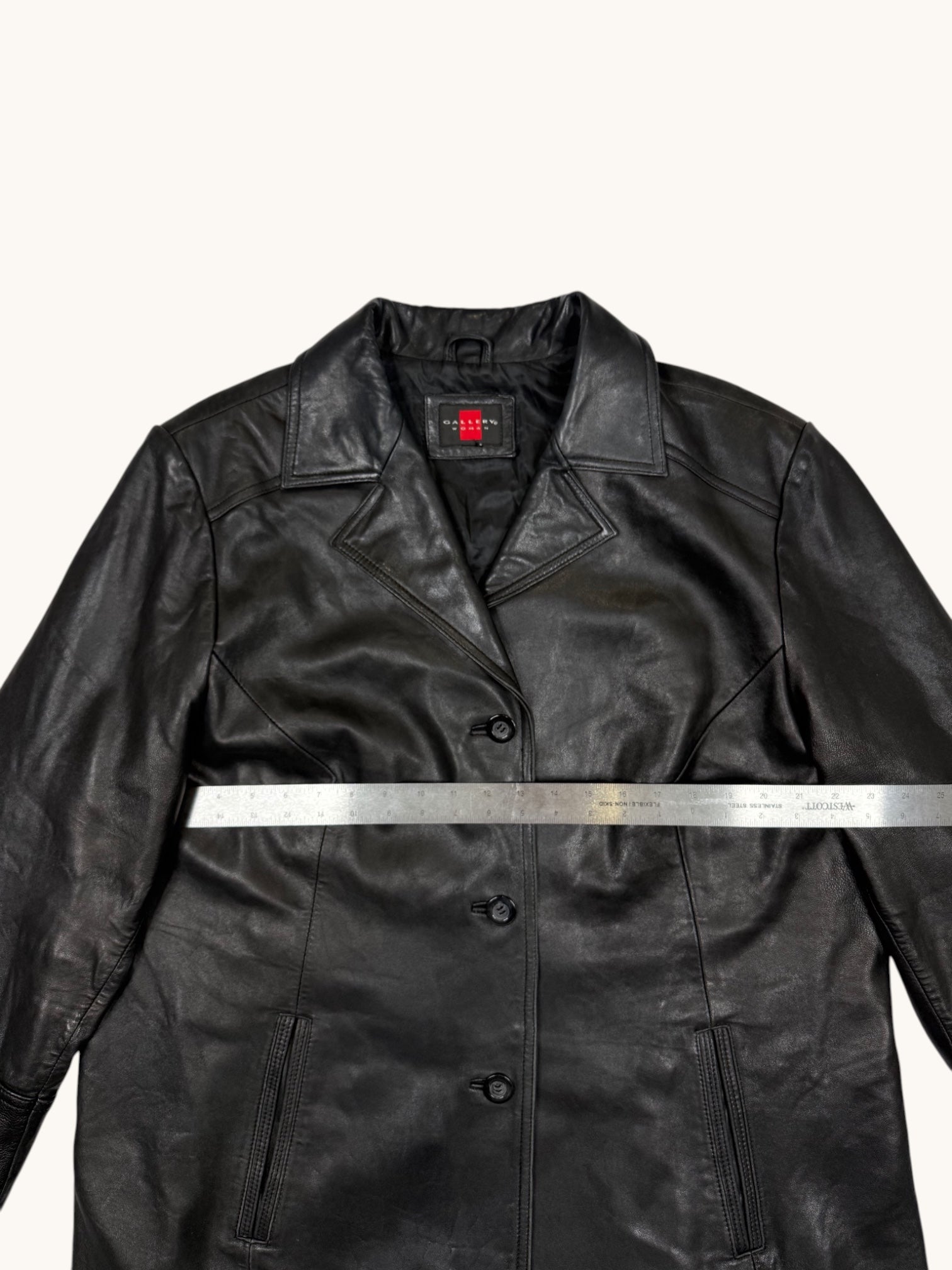 00s Gallery Woman Black Leather Jacket