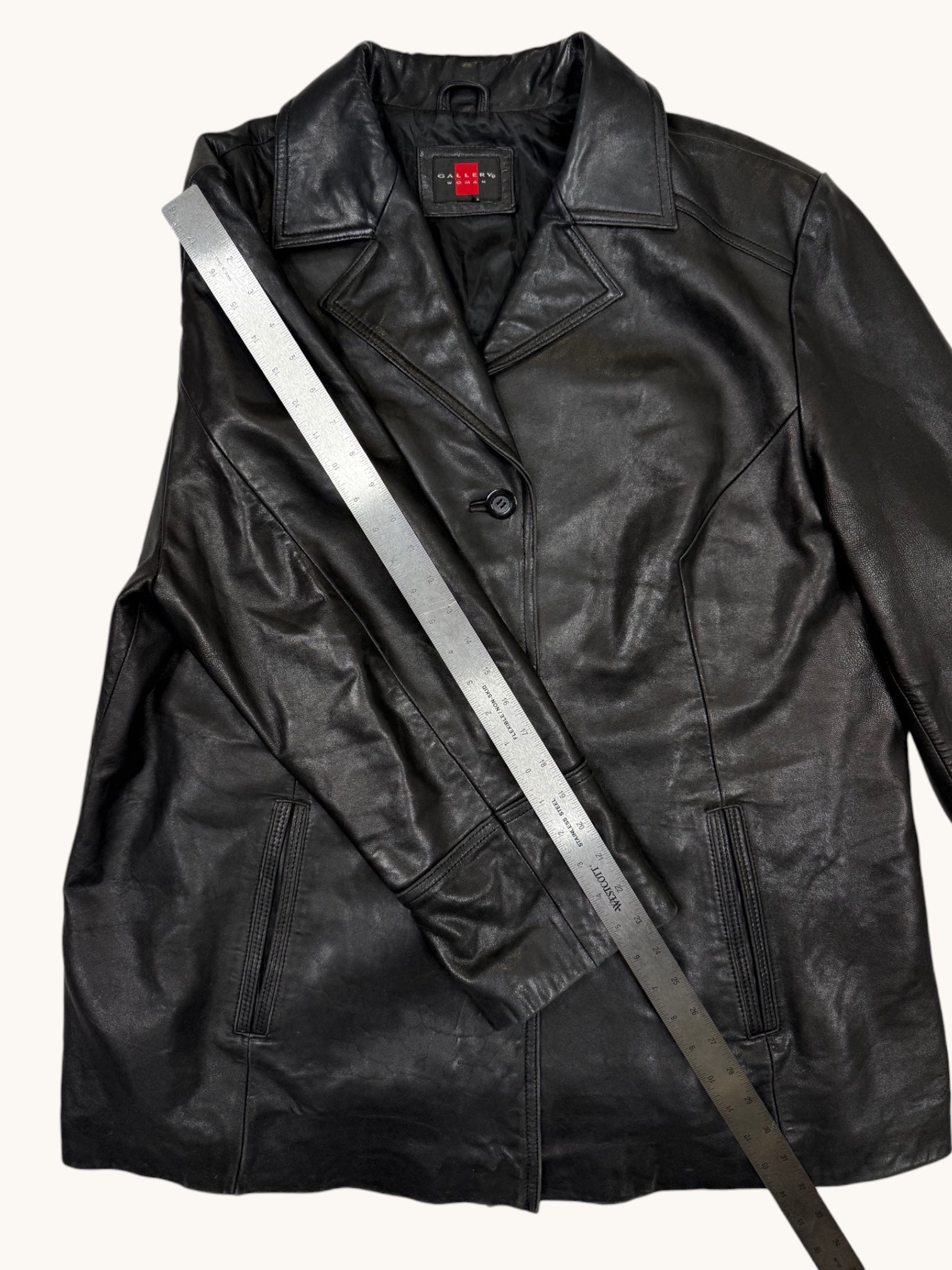 00s Gallery Woman Black Leather Jacket