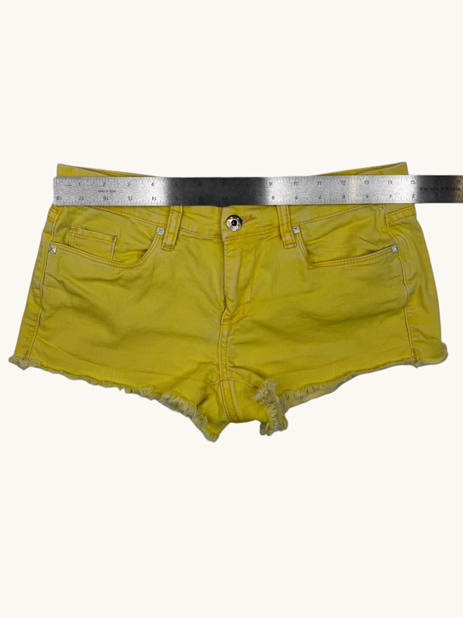 00s Blank Yellow Low Rise Shorts - 28