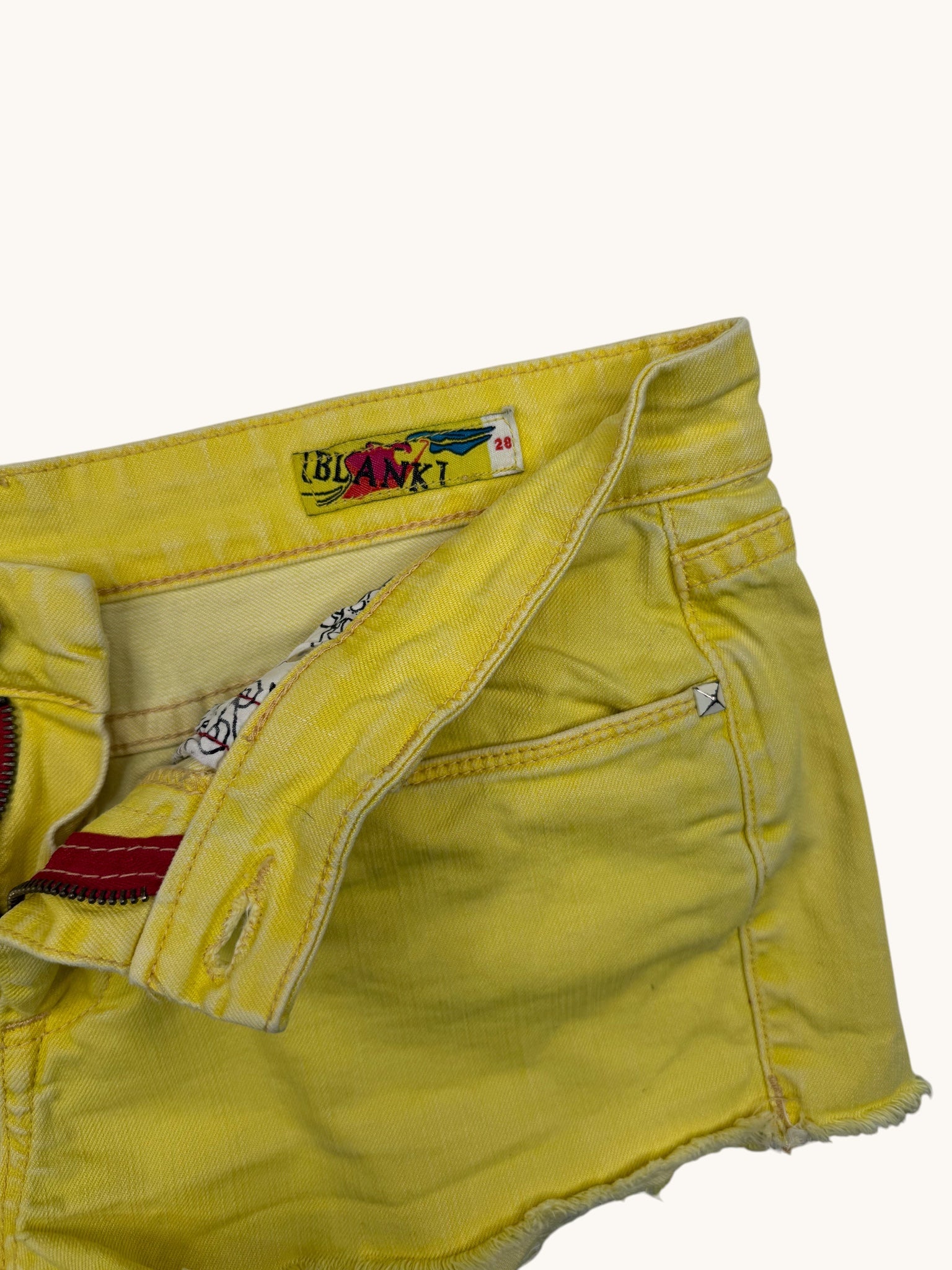 00s Blank Yellow Low Rise Shorts - 28