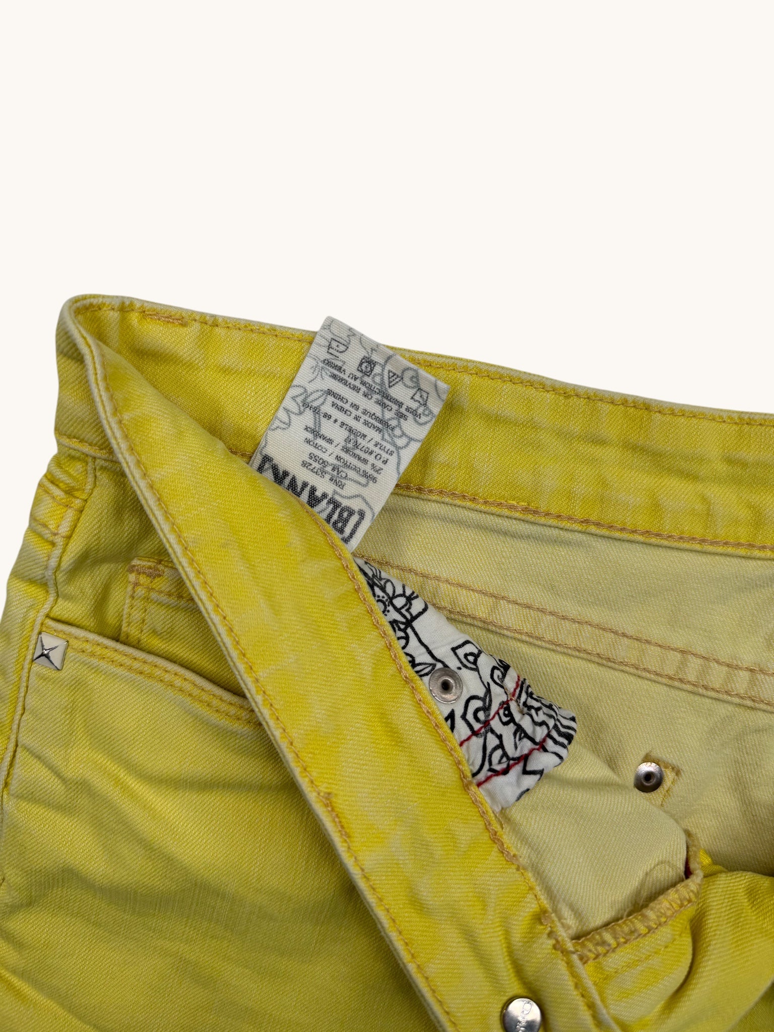 00s Blank Yellow Low Rise Shorts - 28